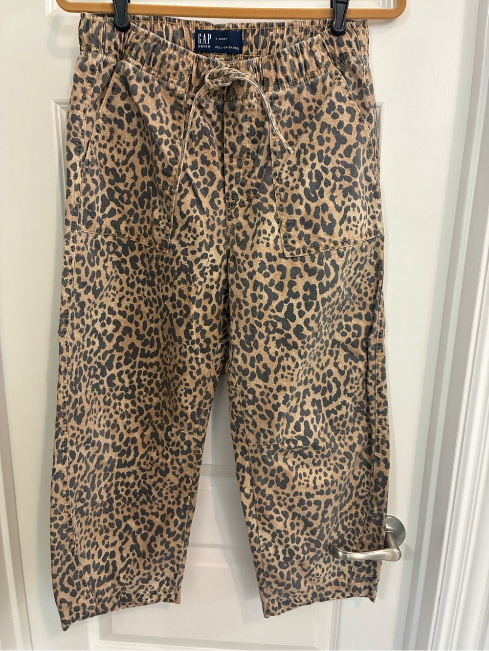 GAP Leopard Print pull on barrel jeans
